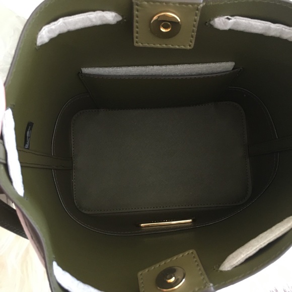 New Michael Kors medium Trista Bucket messager bag - Picture 3 of 8